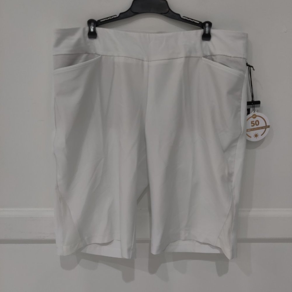 NWT Tail Women's UPF 50 Golf Shorts Size 18 White Golfing Apparel $60 5B030